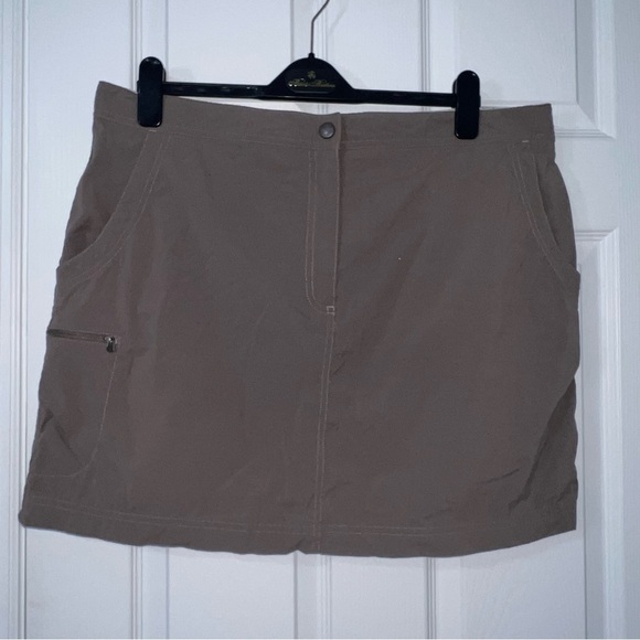 L.L. Bean Pants - L.L. Bean Women’s Brown Skort Size 18